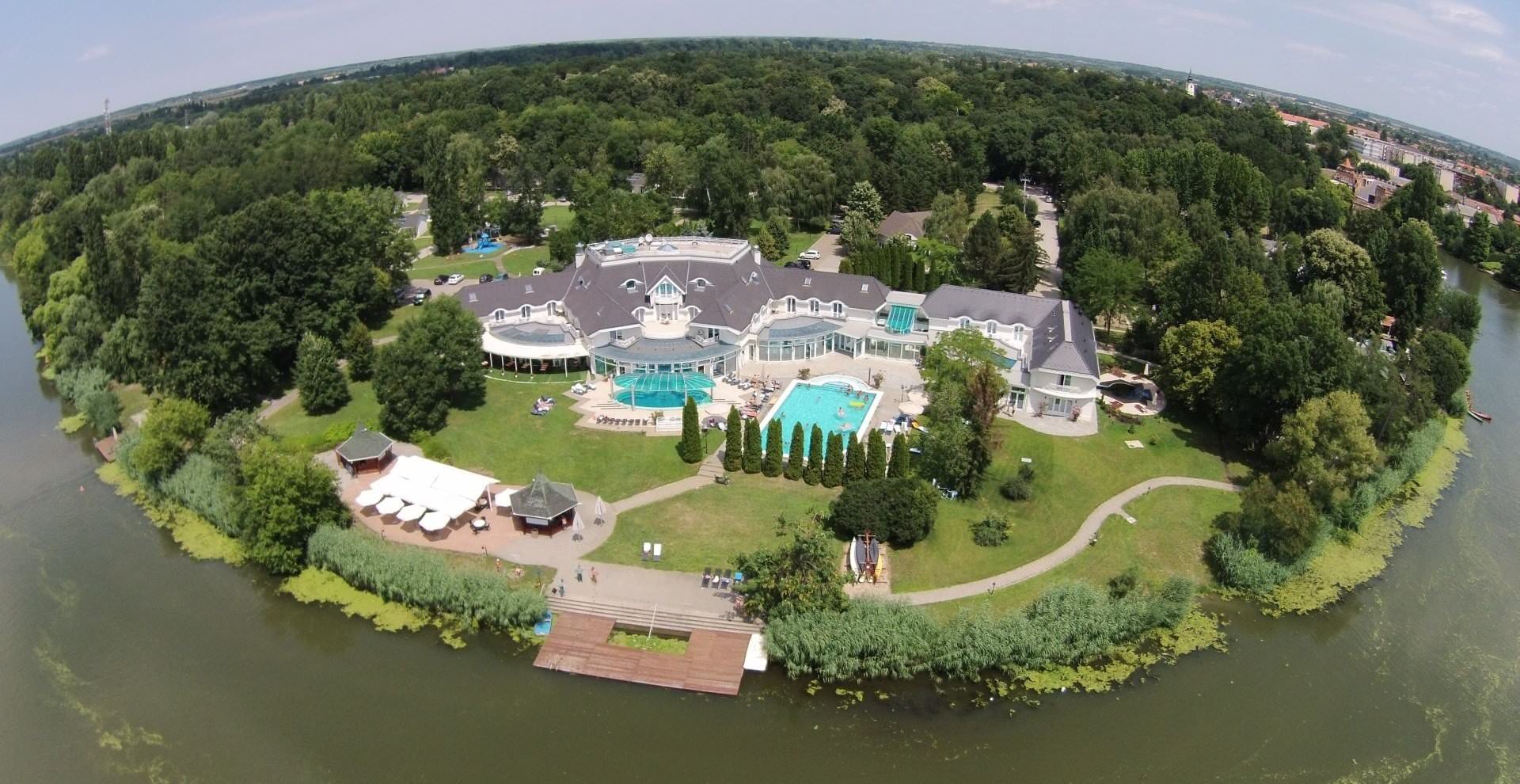 Szarvasi Liget Hotel 1